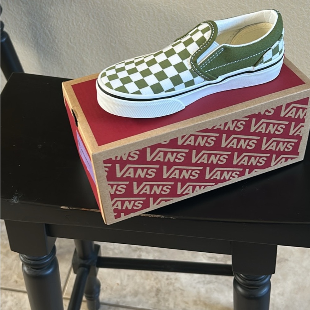 NIB YOUTH Vans Checkered Classic Slip-On 11.5 and 12